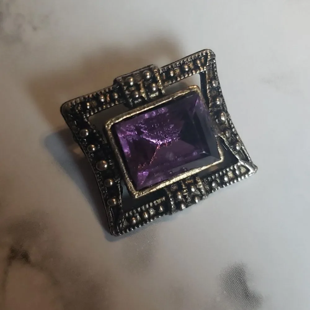 ‎Vintage Small Purple Gemstone Pin/Brooche